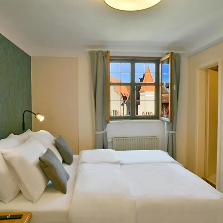 Schlosshotel Harburg 3*